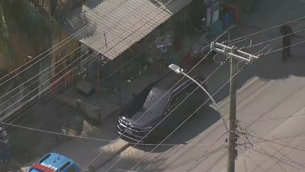 Carro de deputado federal é alvo de pelo menos 6 tiros no Rio