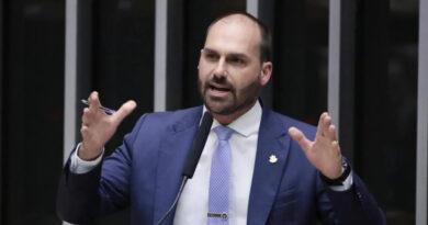 STF condena Eduardo Bolsonaro por coação no curso do processo sobre tentativa de golpe