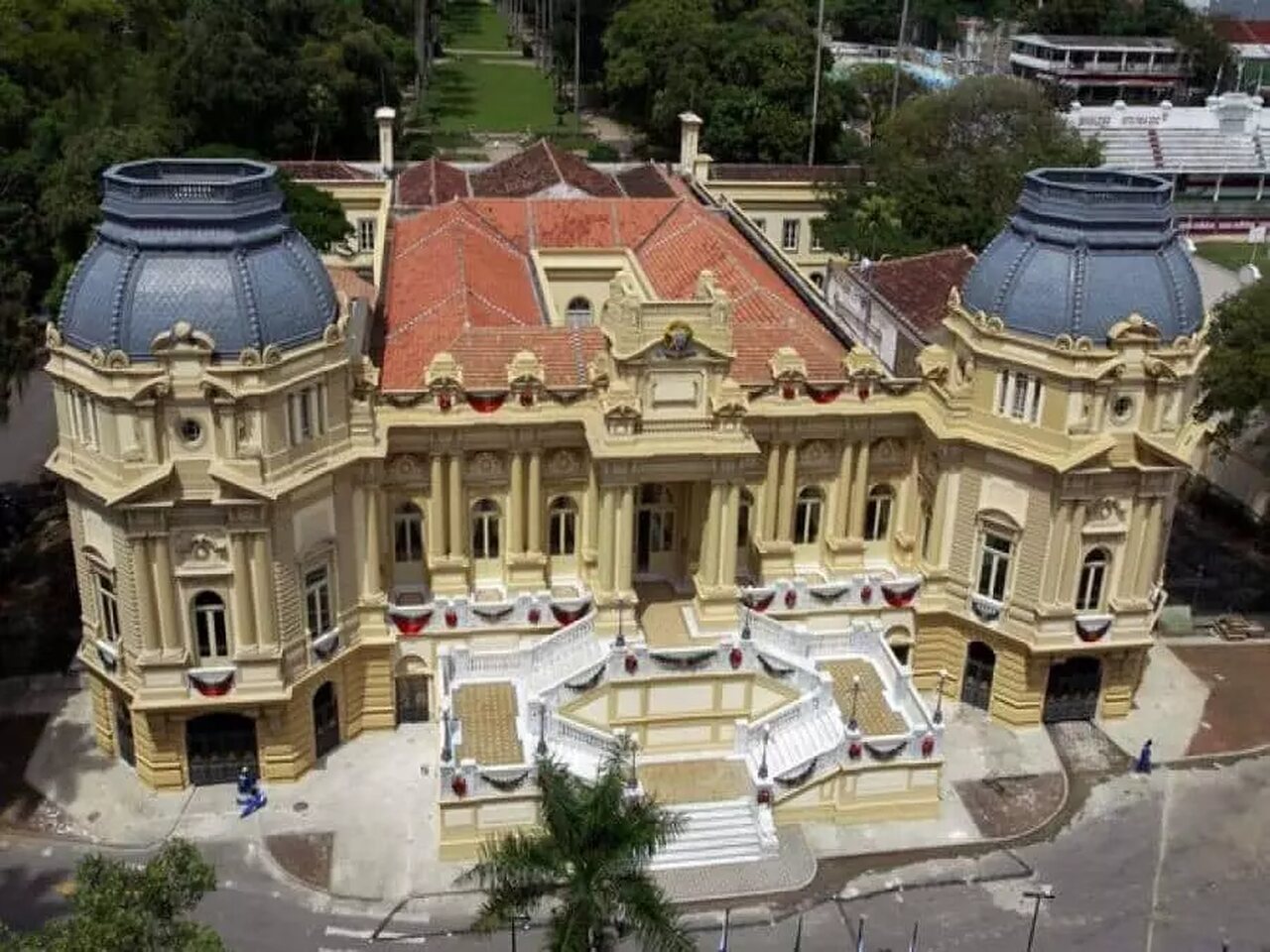 Governo do Estado do Rio abre concurso público com mais de 2800 vagas para o Degase. Salários de até R$ 4,4 mil