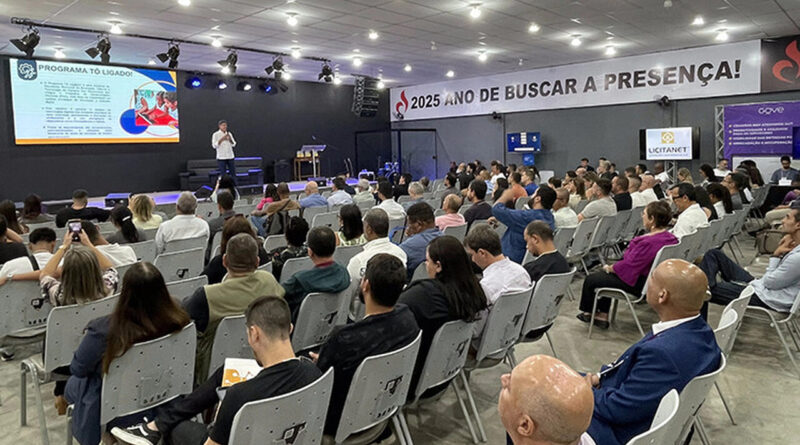 Wladimir Garotinho recebe título de Prefeito Inovador 2025 no Fórum de Cidades Digitais