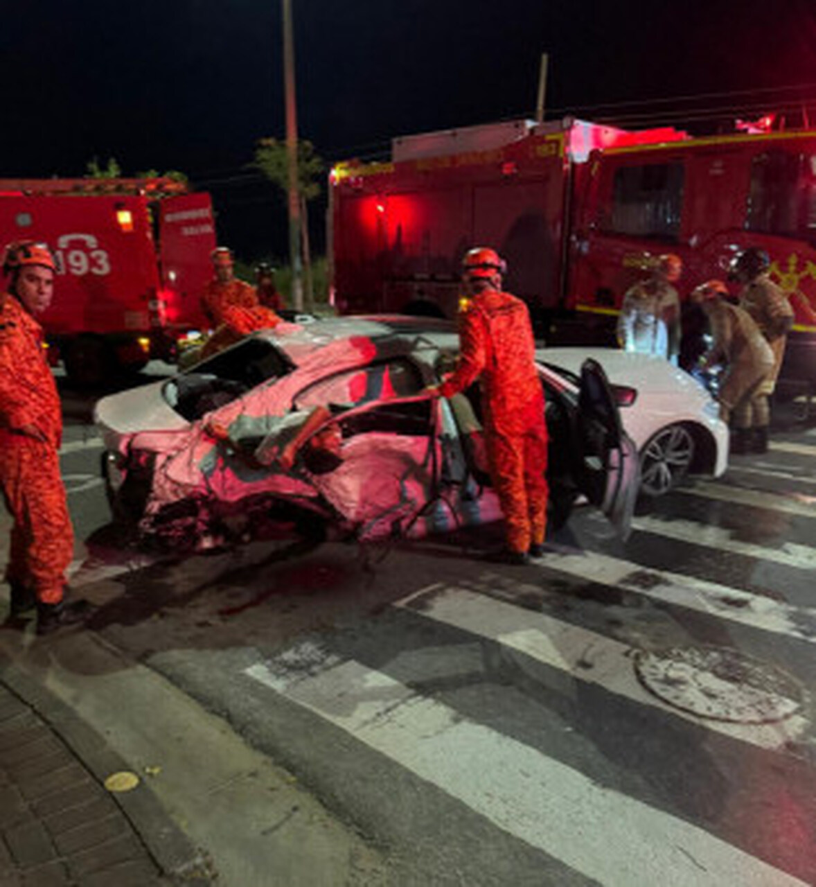 Homem morre e três ficam feridos em capotamento na Avenida Arthur Bernardes