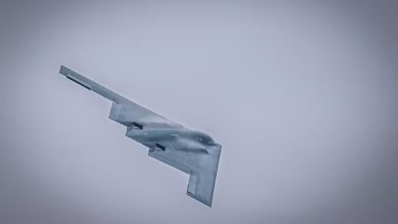 EUA fizeram 'pegadinha' com aviões para distrair Irã antes de lançar bombas, revela Pentágono; entenda