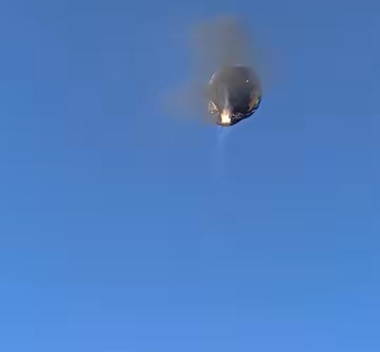 Balão pega fogo e cai em SC; 8 pessoas morrem e 13 sobrevivem. Veja vídeo