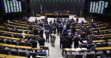 Câmara impõe derrota ao governo e derruba aumento do IOF; proposta vai para o Senado