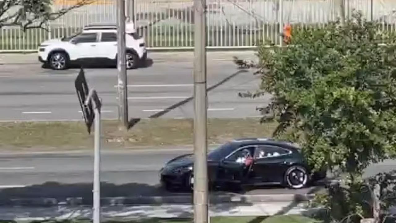 Bicheiro Vinicius Drumond é alvo de atentado na Barra da Tijuca; Porsche blindado é atingido por vários disparos