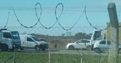 Mulher é detida e homem escapa após perseguição da PRF na BR-101, em Campos