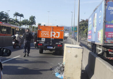 Corpo é encontrado dentro de caixa de madeira na Avenida Brasil
