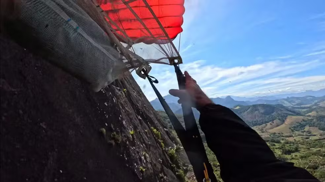 Bombeiro do Rio filma a própria queda em salto de base jump no ES. Veja vídeo