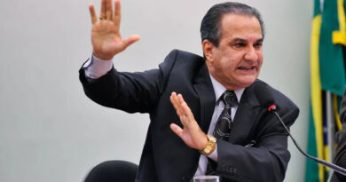 PF faz busca e apreensão contra Silas Malafaia e impõe proibição de deixar o país