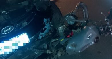 Acidente entre moto e carro deixa um morto e outro em estado grave em Campos