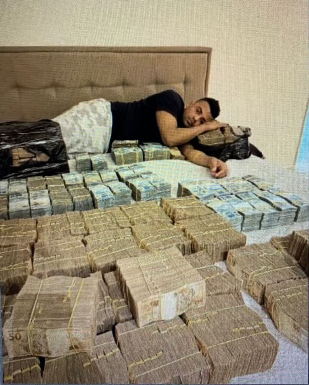 PF encontra foto de TH Joias na cama com R$ 5 milhões em espécie