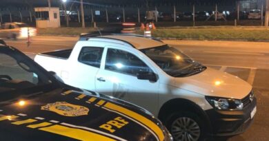PRF prende em Campos dupla que estava com Saveiro roubada no início de setembro