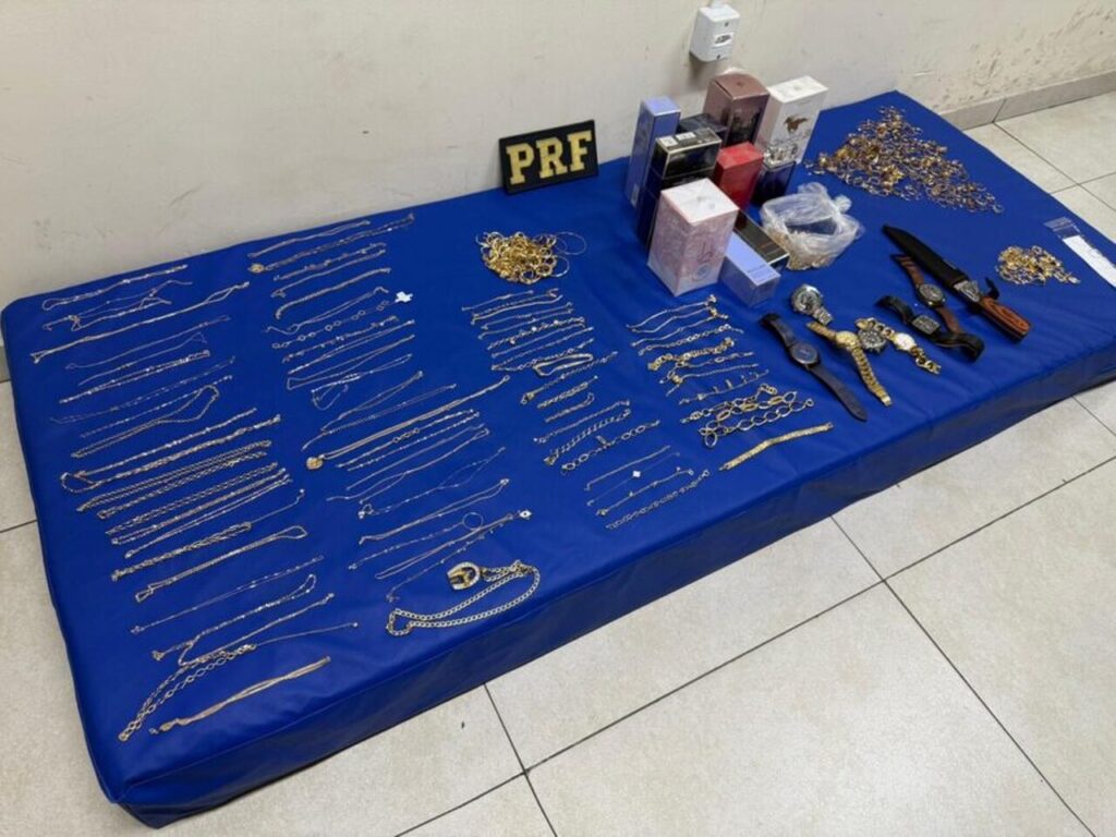 Quadrilha é presa por furto de joias de ouro em Casimiro de Abreu 1 7c2654b6 5a0d 4a53 9a63 f3aecec4fc22 860x645 Easy Resize.com