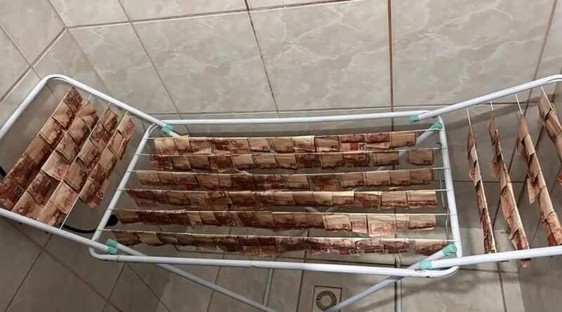 Policia acha dinheiro em varal durante acao contra lavagem de dinheiro em SC Easy Resize.com