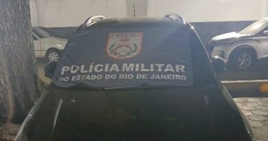 Carro roubado no Rio é recuperado em Campos