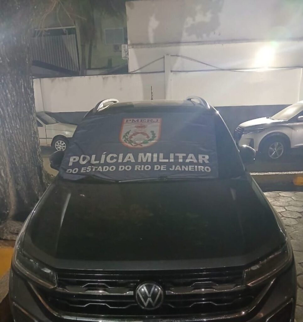 Carro roubado no Rio é recuperado em Campos 1 db1cc963 f405 49da 810d 2bb958c26134 860x913 Easy Resize.com