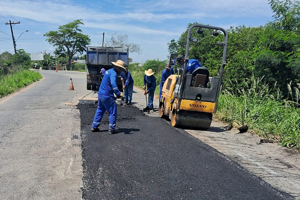 Prefeitura de Campos segue com Operação Tapa-Buracos em estradas e bairros do município 1 e9fe60a9c09c1fca3b269f219294f7aa Easy Resize.com