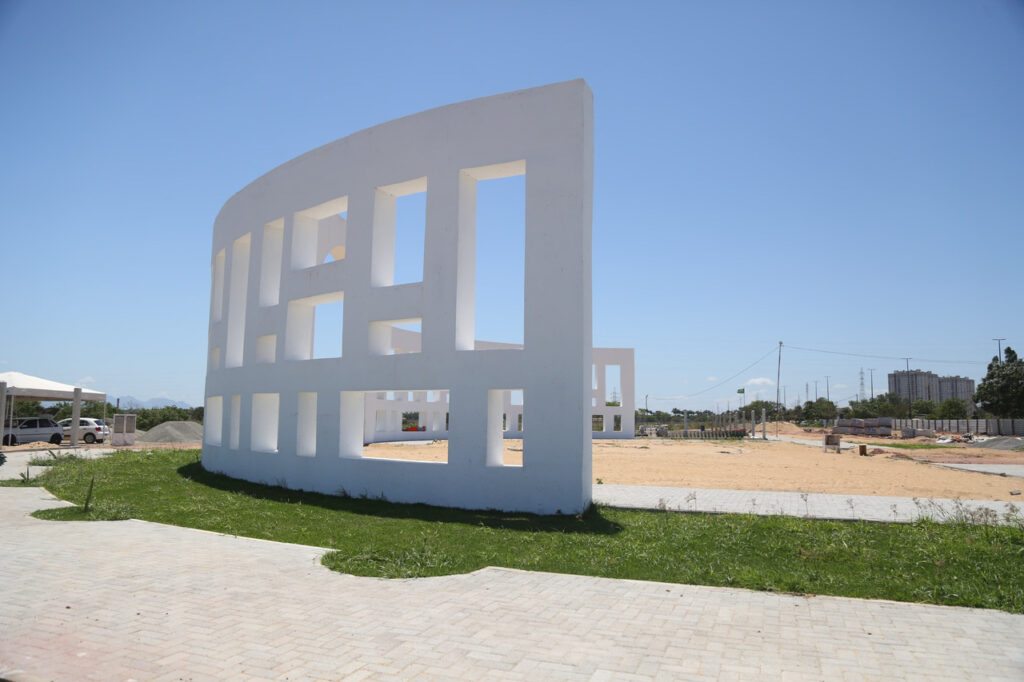 with 240820 Easy Resize.com