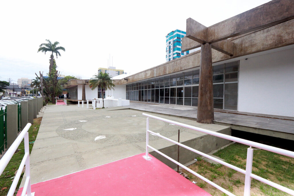 with 240868 Easy Resize.com