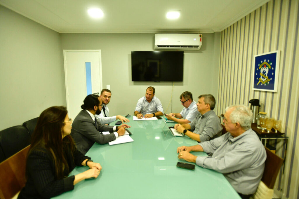 Prefeito em exercício Frederico Paes faz reunião de gestão e planejamento 1 with 241246 Easy Resize.com