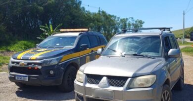 Carro com mais de 200 multas é apreendido pela PRF em Campos