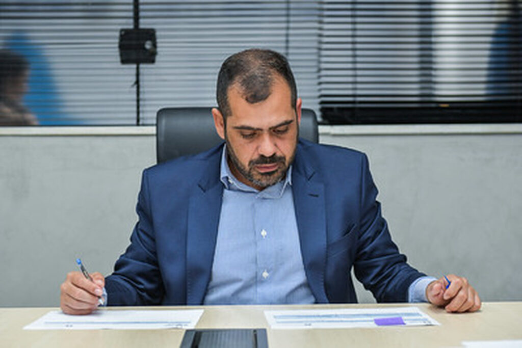 Bruno Dauaire anuncia asfalto para orla do outro lado da Lagoa de Grussaí e diz que obra depende de assinatura da prefeita Carla Caputi 1 16128 bruno d jpg Easy Resize.com