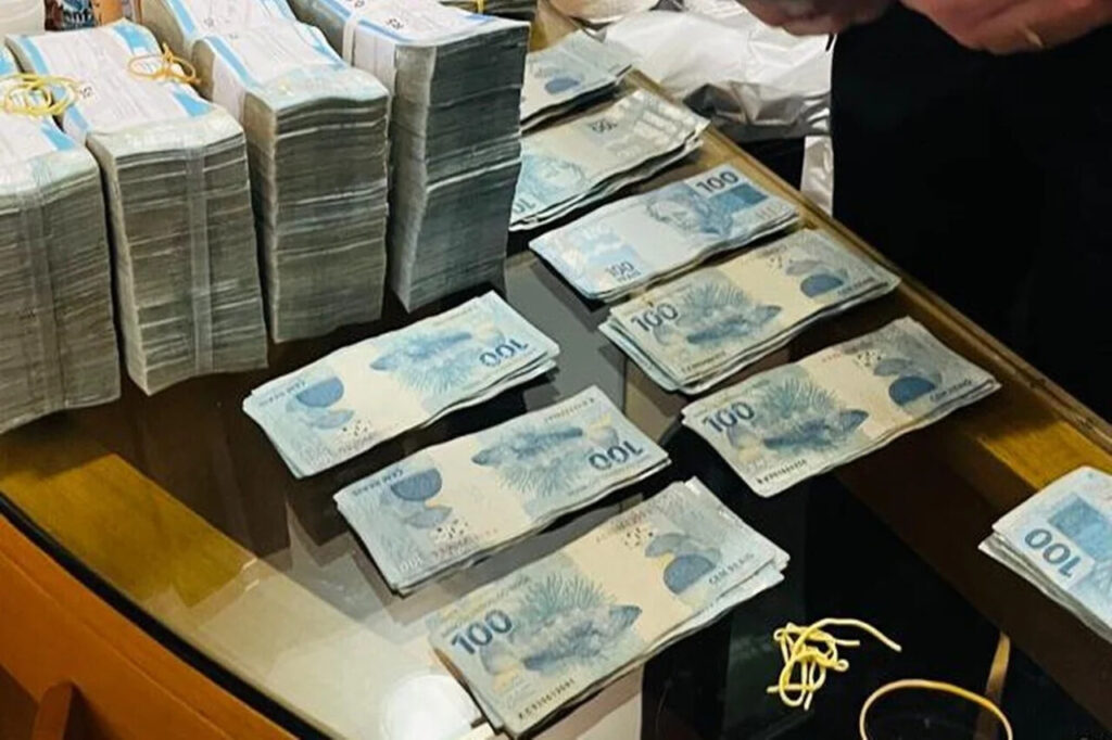 Dinheiro apreendido pela Policia Federal Easy Resize.com