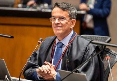 Desembargador Cláudio de Mello Tavares toma posse como presidente do TRE-RJ