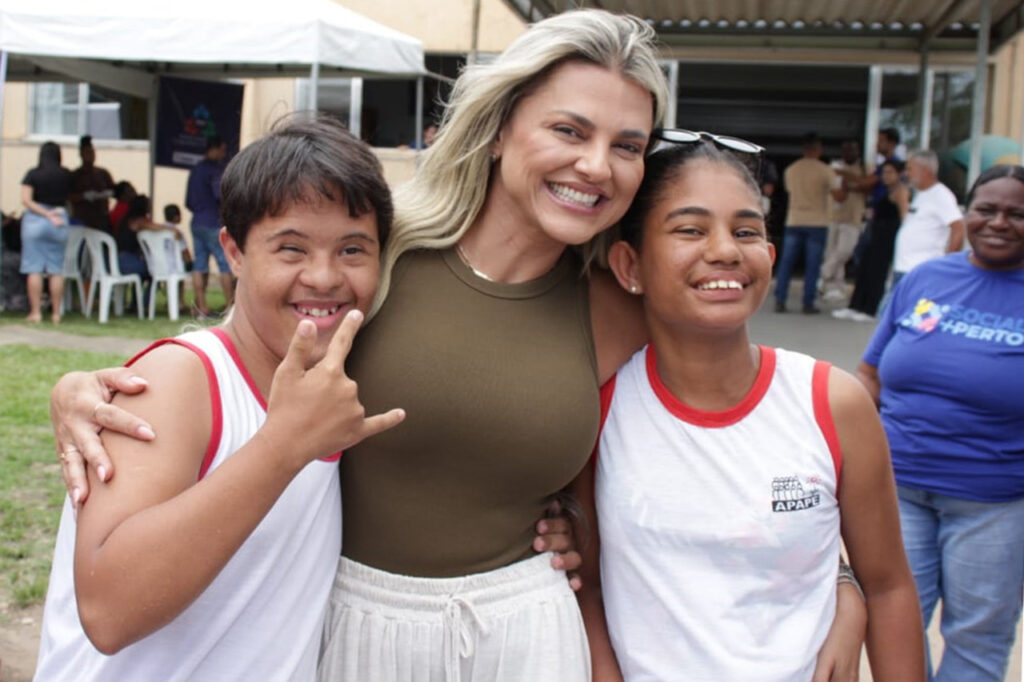 with 241858 Easy Resize.com