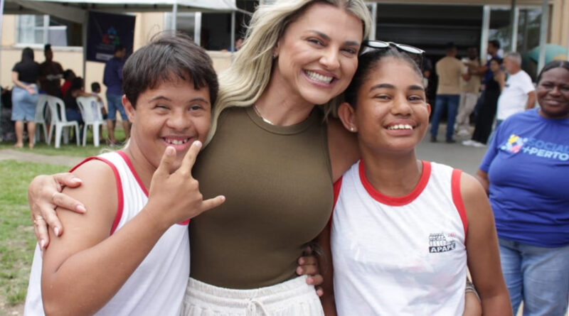 with 241858 Easy Resize.com