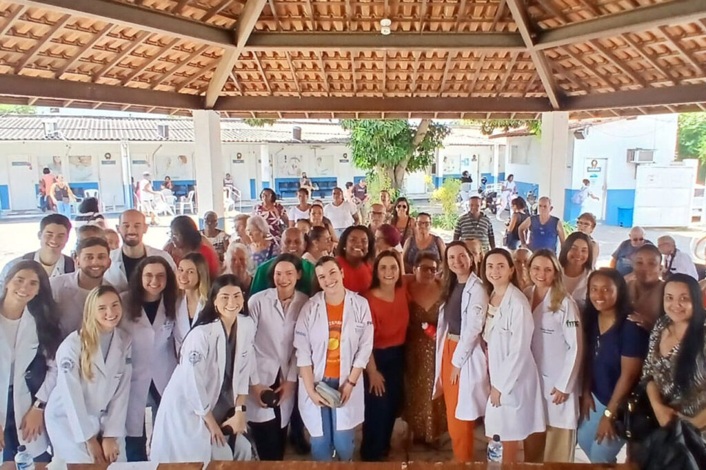 Mutirão da Saúde leva atendimentos a centenas de idosos do Clube da Terceira Idade 1 with 241996 Easy Resize.com