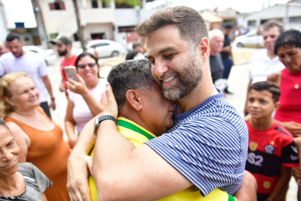 Prefeito Wladimir Garotinho inaugura obras do Bairro Legal na Vila dos Pescadores 1 with 242242 Easy Resize.com