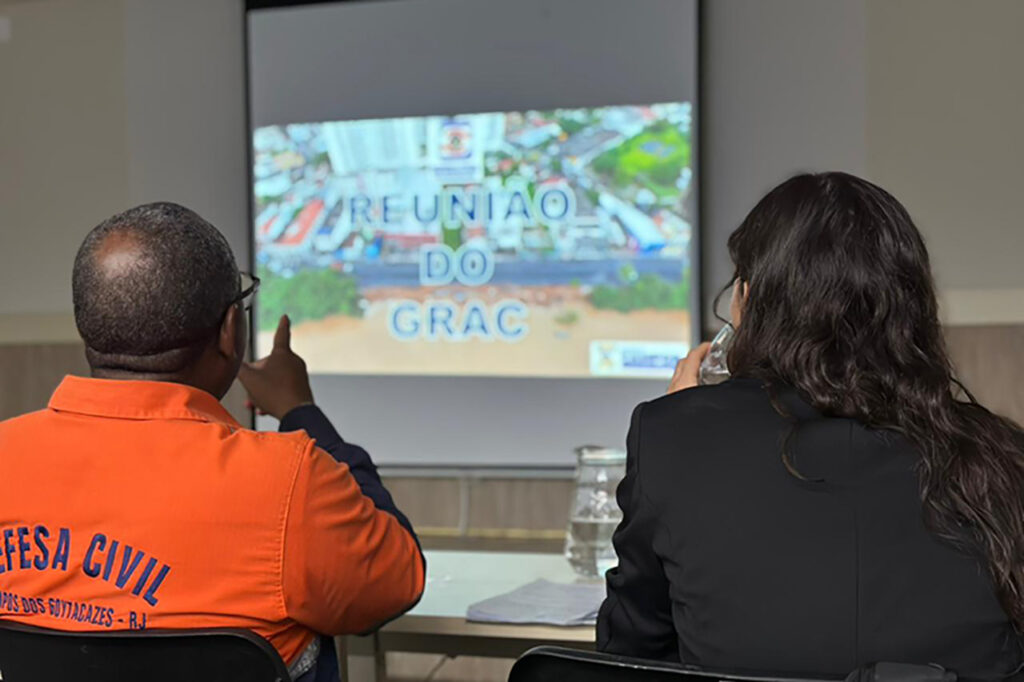 with 242372 Easy Resize.com