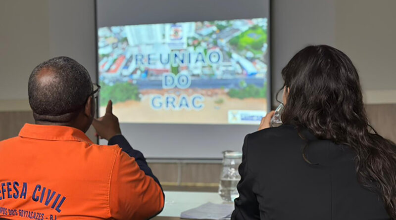 with 242372 Easy Resize.com