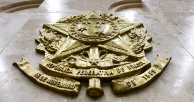 Ministro Edson Fachin emite nota oficial em defesa do Supremo Tribunal Federal