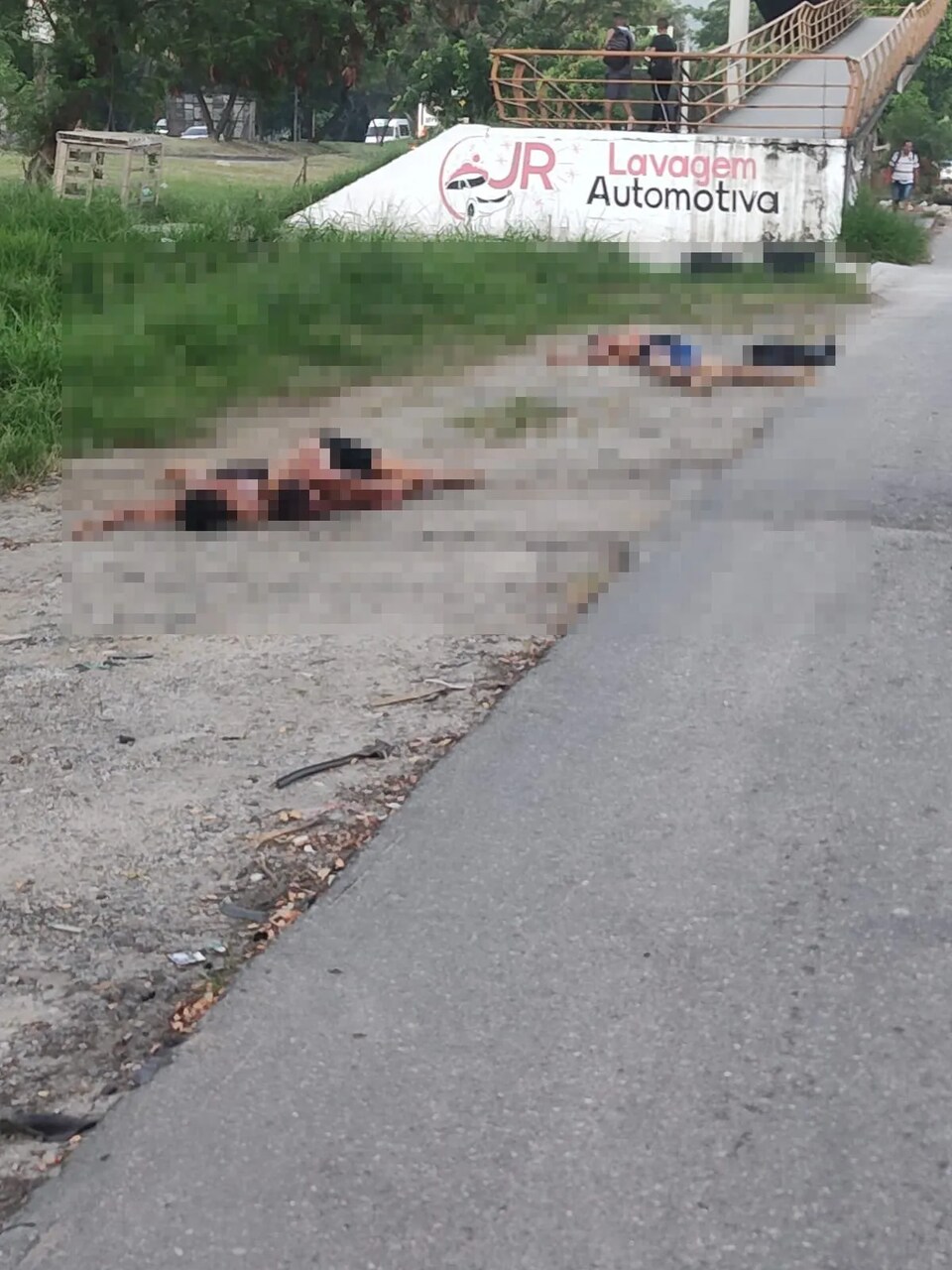 Três jovens são mortos a tiro na Avenida Brasil, no Rio de Janeiro