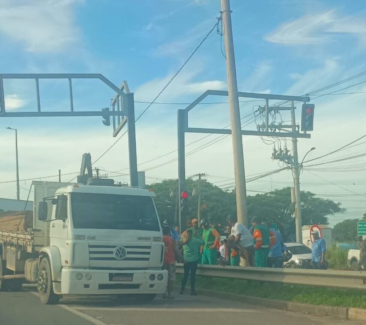 Homem morre após ser atropelado na BR-101 em Campos
