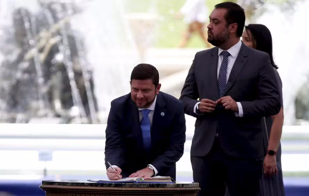 Conselheiro do TCE-RJ recebe Representação para analisar suposta prorrogação ilegal da concessão do gás do Grupo Naturgy e manda oficiar secretário Nicola Miccione 1 claudio castro e nicola miccione