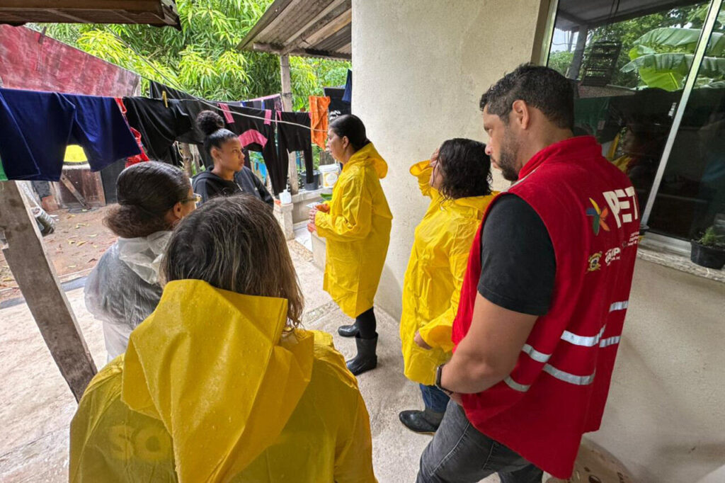 with 242556 Easy Resize.com