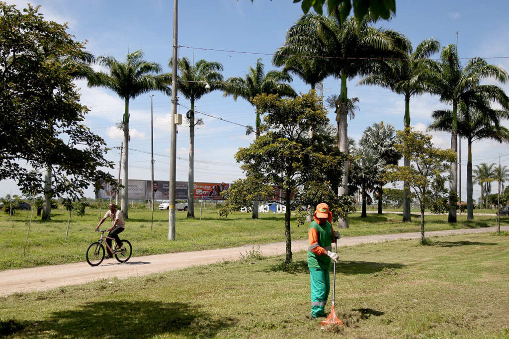 with 242624 Easy Resize.com