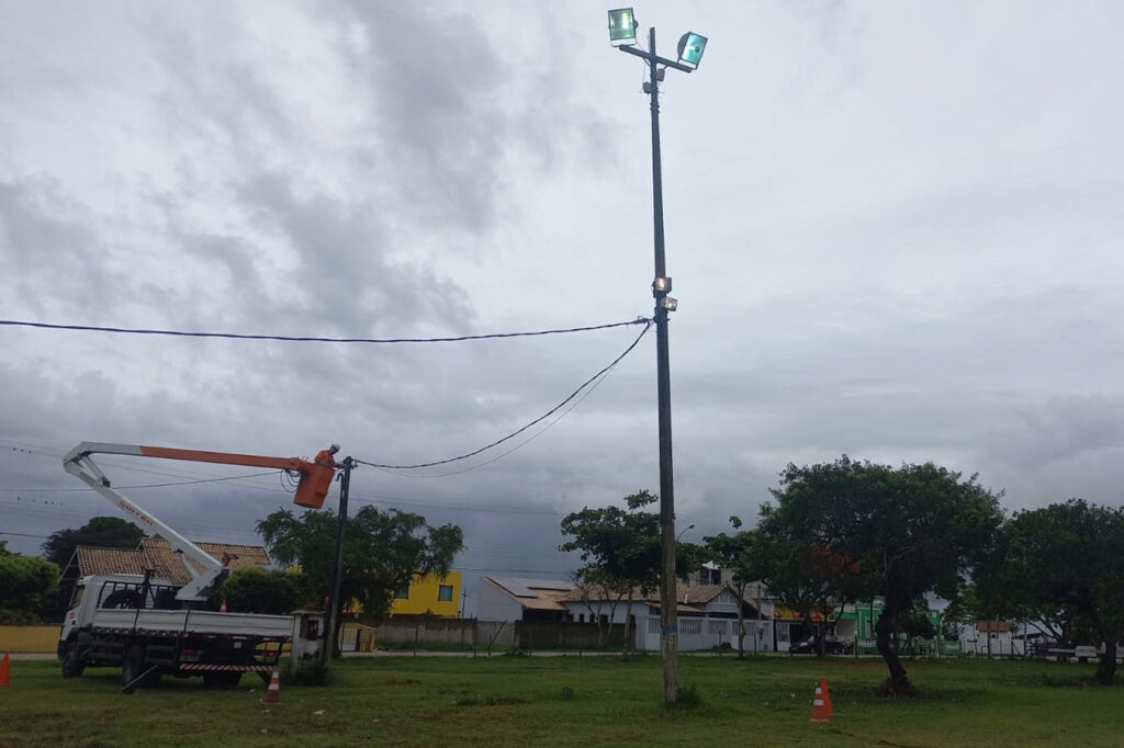 with 242630 Easy Resize.com