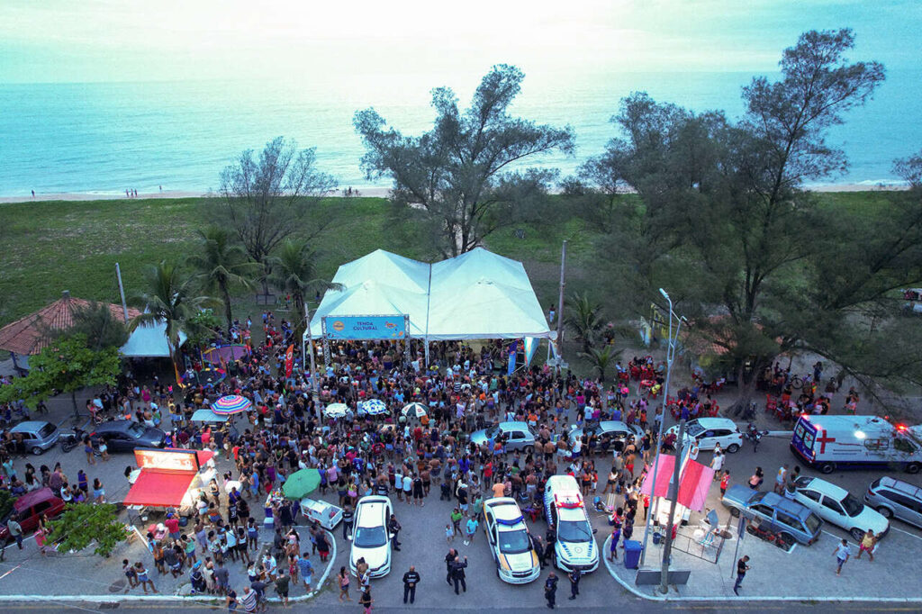 with 242738 Easy Resize.com