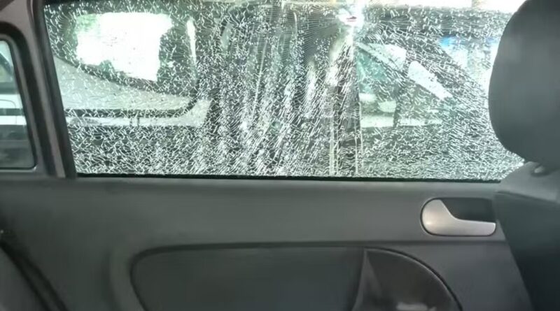 adolescente de 13 anos estava dentro do carro quando foi atingido por tiro na cabeca na rj 182 em conceicao de macabu Easy Resize.com