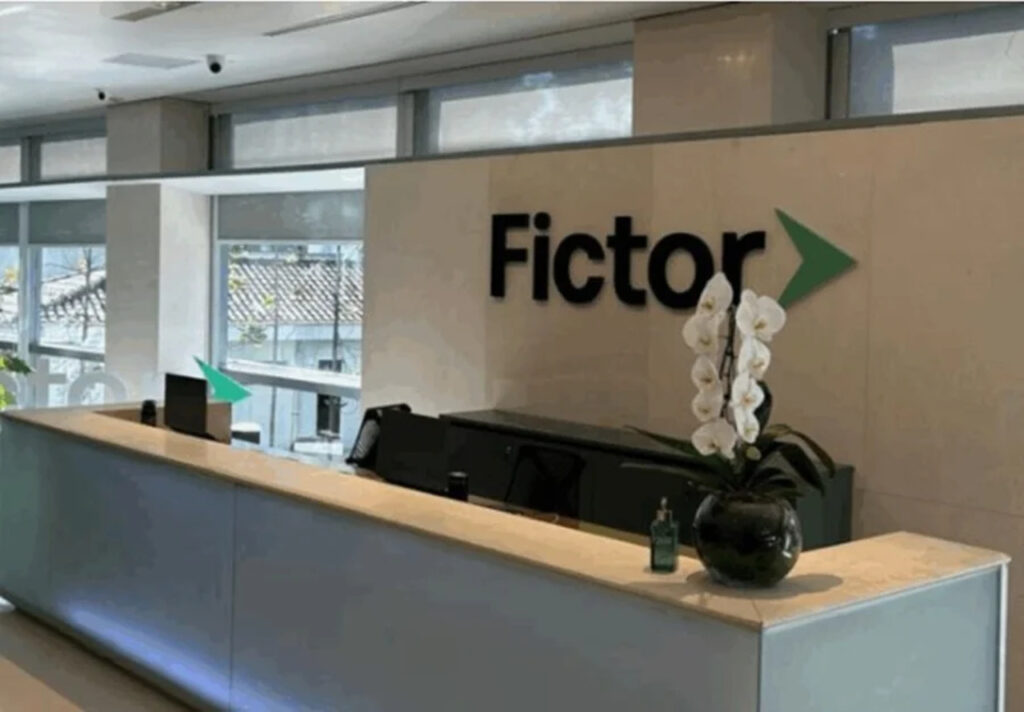banco fictor Easy Resize.com