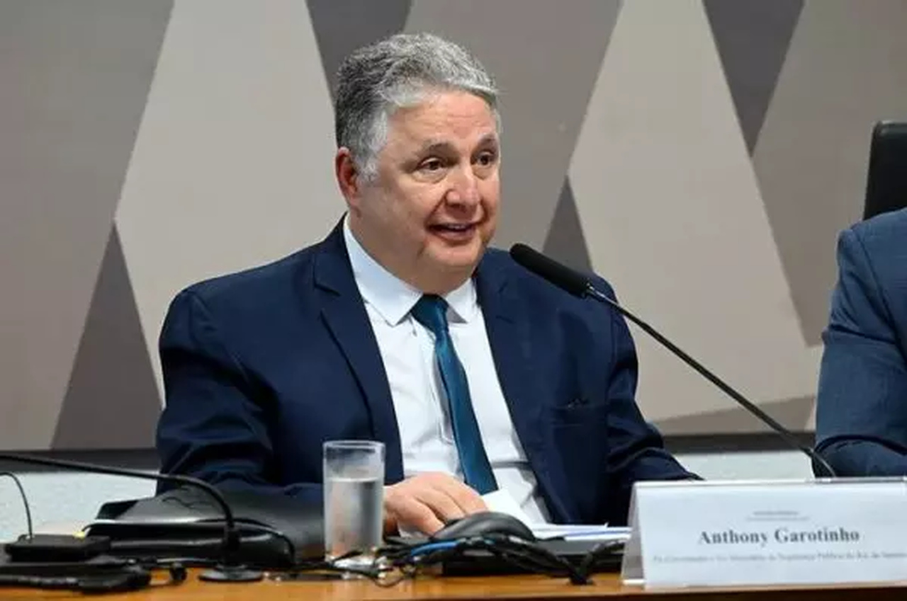 Cláudio Castro manda desmobilizar equipe de segurança do ex-governador Garotinho