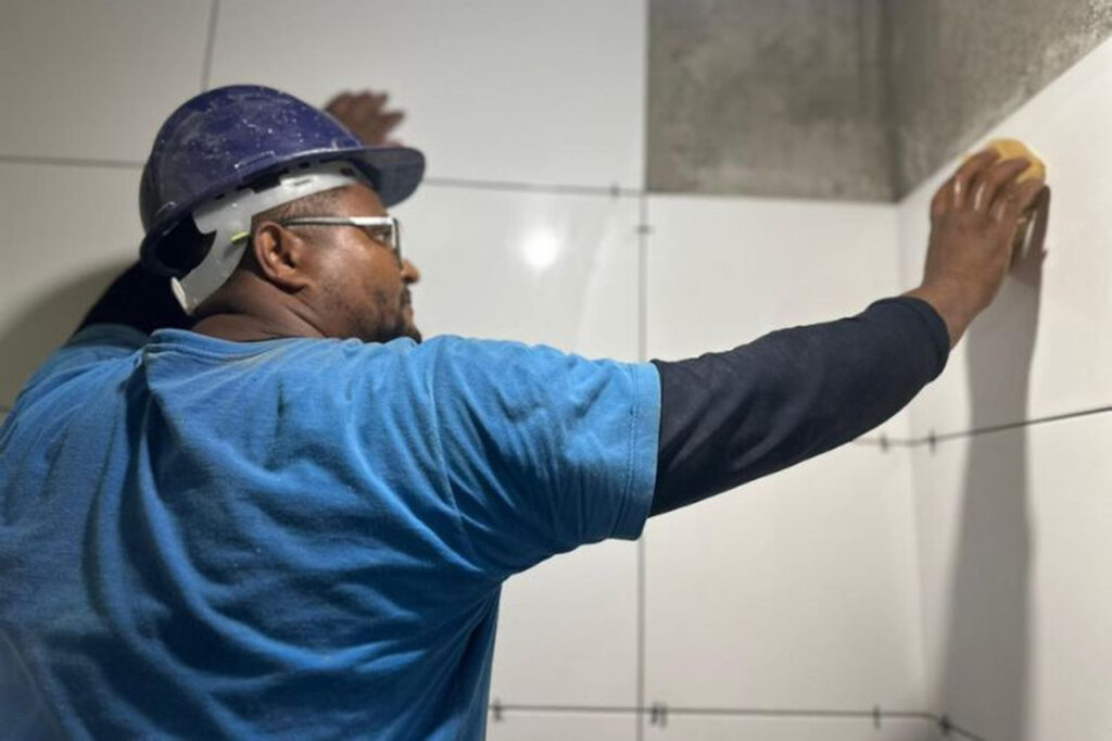 with 243418 Easy Resize.com