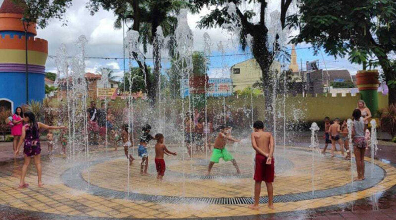 with 243514 Easy Resize.com