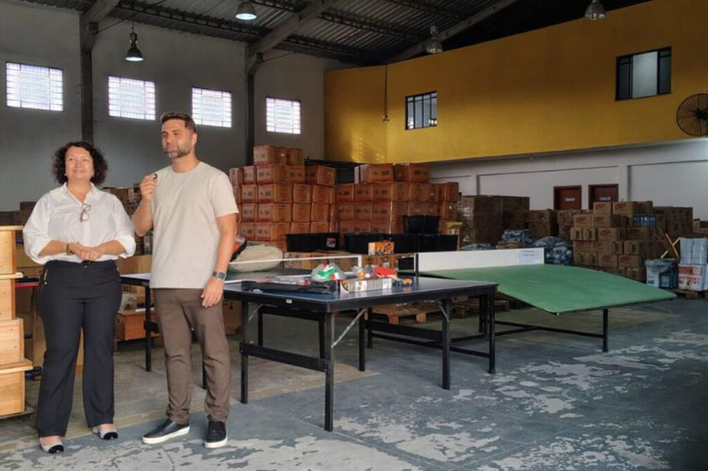 with 243524 Easy Resize.com