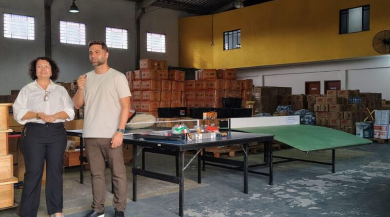 with 243524 Easy Resize.com