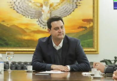 Ratinho Junior desiste de pré-candidatura à Presidência e diz que vai concluir mandato como governador do Paraná